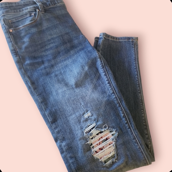 BLACK AND WHITE BRAND, skinny jeans, patches have been added under rips. - Picture 6 of 6